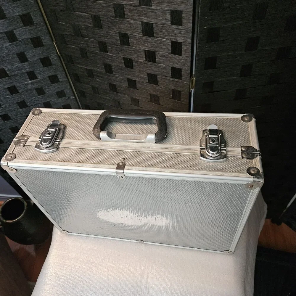 Professional Aluminum Utility Case: Hard-Shell Protective Storage - 18